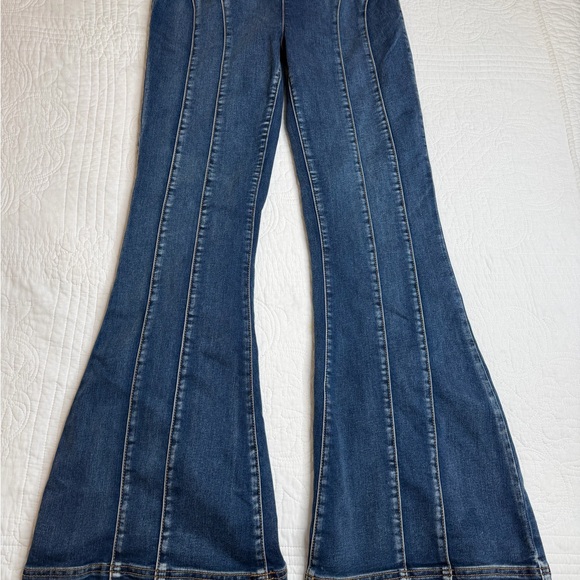 Urban Outfitters UO Chandler Fitted Denim Jumpsuit Women’s Medium Flared NWT - Picture 3 of 10